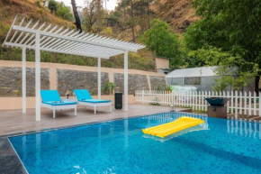 StayVista at Rolling Hills with Swimming Pool